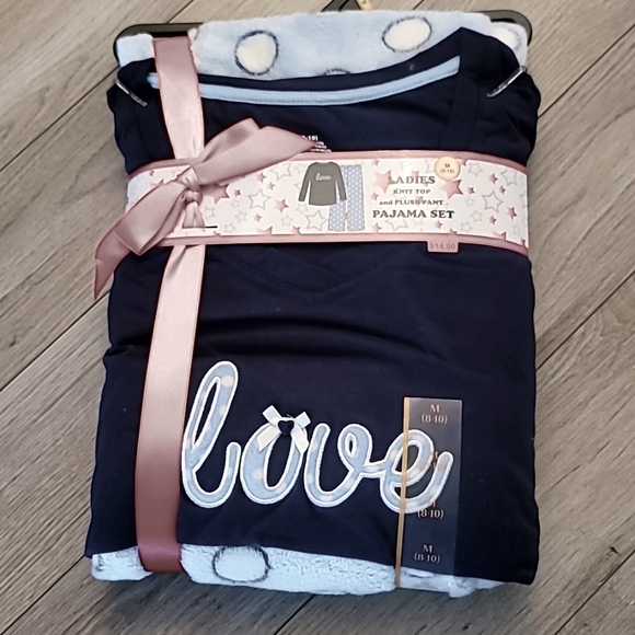 Pajamas set - Picture 1 of 5